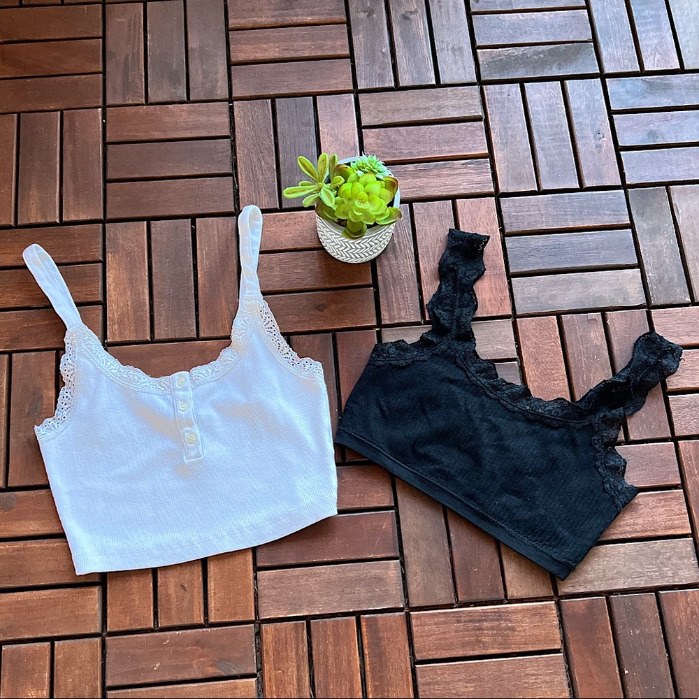 ✨EUC✨2 Pieces - Forever 21 White Crop Top & a Style 5 Black Sports Bra - Small